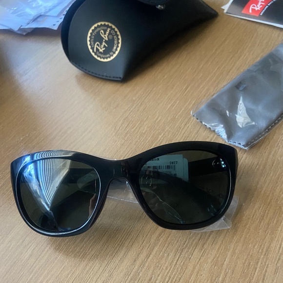 NWT Ray-Ban 56mm Highstreet Wayfarer RB4216 Unisex Sunglasses main image 4